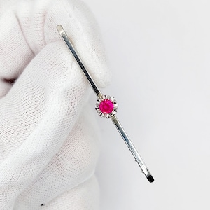 French Art deco brooch 18k white gold and platinum set with a synthetic ruby in prong setting (circa 1940)