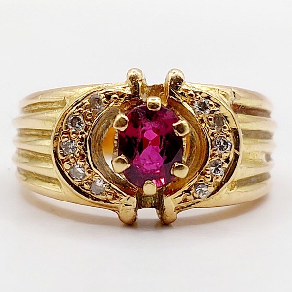 French domed ring 18k gold set with a ruby surrounded by diamonds in a finely crafted setting (circa 1970) art deco