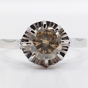 Bague solitaire or blanc 18k diamant de 1,04 carats taille brillant Natural Fancy Light Grayish Brownish Yellow avec certificat AIG