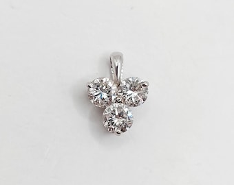 Vintage klaverhanger in 18-karaats witgoud en 1 karaat briljantgeslepen diamanten.