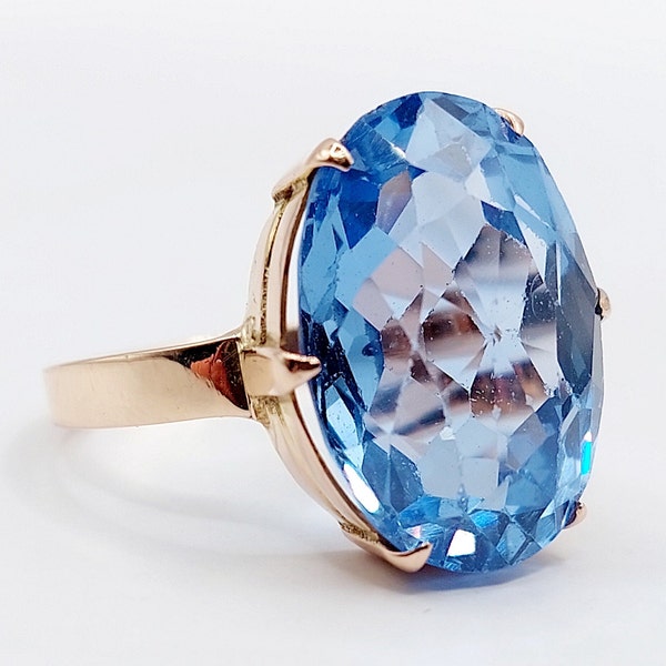 French cocktail ring 18k gold set with a 12.50 carat electric blue synthetic spinel (circa 1970) art deco