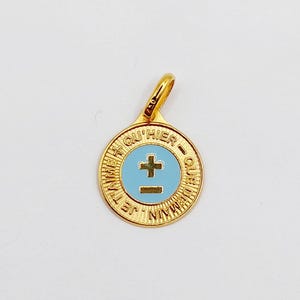 Colgante medalla de amor en oro de 18 quilates "+ que ayer - que mañana" maison AUGIS - L'Élégante Bleue - Charm de amor
