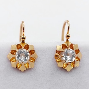 Brincos antigos de ouro rosa 18k adornados com pedras brancas lapidadas em formato de almofada em cravação de garras (circa 1900)