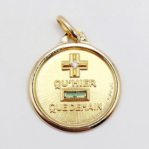 Colgante medalla de amor en oro de 18 quilates "+ que ayer - sólo mañana" maison AUGIS - L'Essentielle verte - Charm de amor