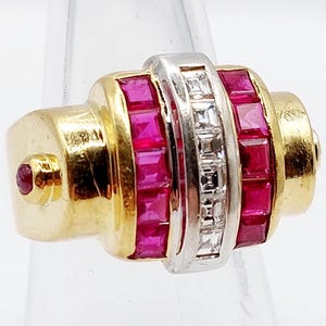 French art deco tank ring 18k gold set with princess-cut diamonds supported by calibrated and cabochon rubies (circa 1950) domed