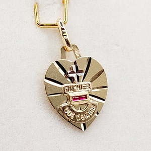 Colgante medalla de amor en oro de 18 quilates "+ que ayer - que mañana" casa AUGIS - La Passionnée - Charm de amor