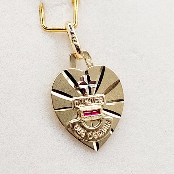 Pendentif médaille d'amour or 18k  "+ qu'hier - que demain" maison AUGIS - La Passionnée - Love charm