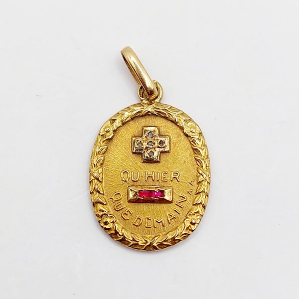 RARE French Augis love medal 18k gold laurel wreath set with ruby and diamonds "+ qu'hier - que demain" AUGIS house (circa 1930) charm
