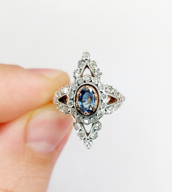 Bague marquise victorienne or rose 18k et argent ornée d'un saphir