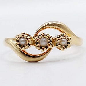 French art nouveau ring 18k gold set with pearls in star setting in a whirlwind setting (circa 1900)