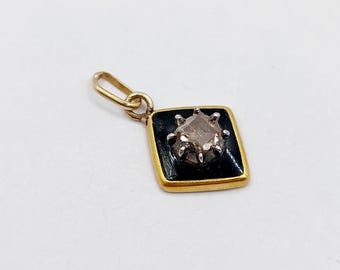 Victoriaanse hanger in 18-karaats goud en zilver, met een tafelgeslepen diamant op paillon en zwart emaille (circa 1810)