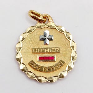 Rare French AUGIS 24mm Love medal 18k gold pendant with rubies: &quot;+ qu&#39;hier - que demain&quot; (circa 1960) charm