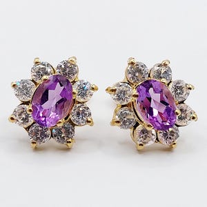 French Vintage stud earrings 18k gold forming a daisy set with amethysts and white paste imitating diamonds (circa 1980)