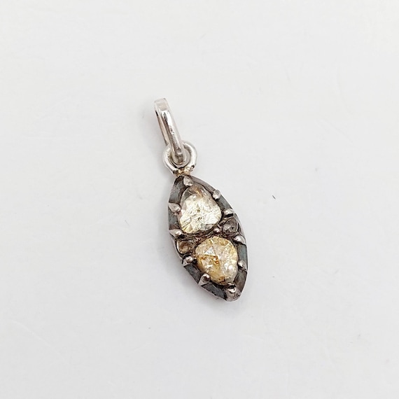 Pendentif victorien Argent diamants taille rose en serti clos sur paillon (circa 1850) antique