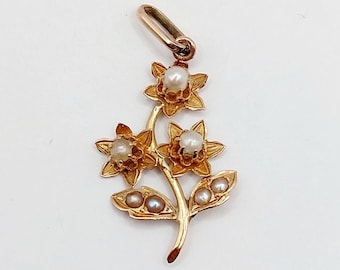 French Victorian pendant 18k rose gold forming a finely crafted flower set with pearls (circa 1850) Napoleon III