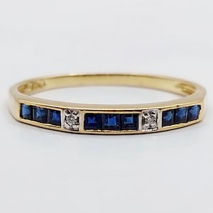 Art deco Half eternity ring 18k gold set with calibrated synthetic sapphires and diamonds (circa 1970) band