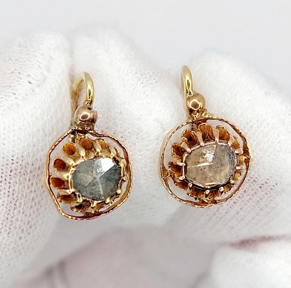 Boucles d'oreilles Dormeuses en or 18k et Platine vers 1930 avec roses de  diamant