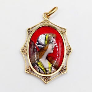 French art nouveau Limoges pendant 18k gold set with an enamelled plate representing a young girl (circa 1900) Limoges