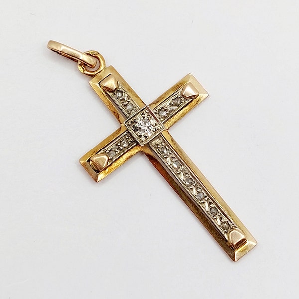 French Art deco cross pendant 18k rose gold set with a round diamond surrounded by rose cut diamonds (circa 1920) religious
