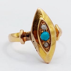 French Antique marquise ring 18k gold set with a turquoise cabochon and pearls (circa 1900)