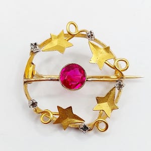 French art nouveau brooch 18k gold set with a 0.65 carat synthetic ruby, rose cut diamond and flower decorations (circa 1910)