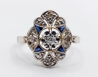 Art Deco marquise ring in 18-karaats witgoud met oudgeslepen diamanten en gekalibreerde synthetische saffieren (circa 1910)