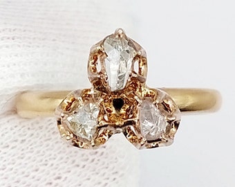 French Victorian ring 18k rose gold forming a clover set with rose cut diamonds in illusion setting (circa 1880) antique flower