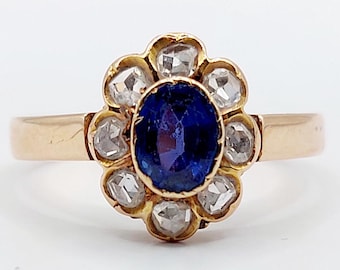French Antique daisy ring 18k rose gold set with a blue paste surrounded byt 10 rose cut diamonds (circa 1900) pompadour
