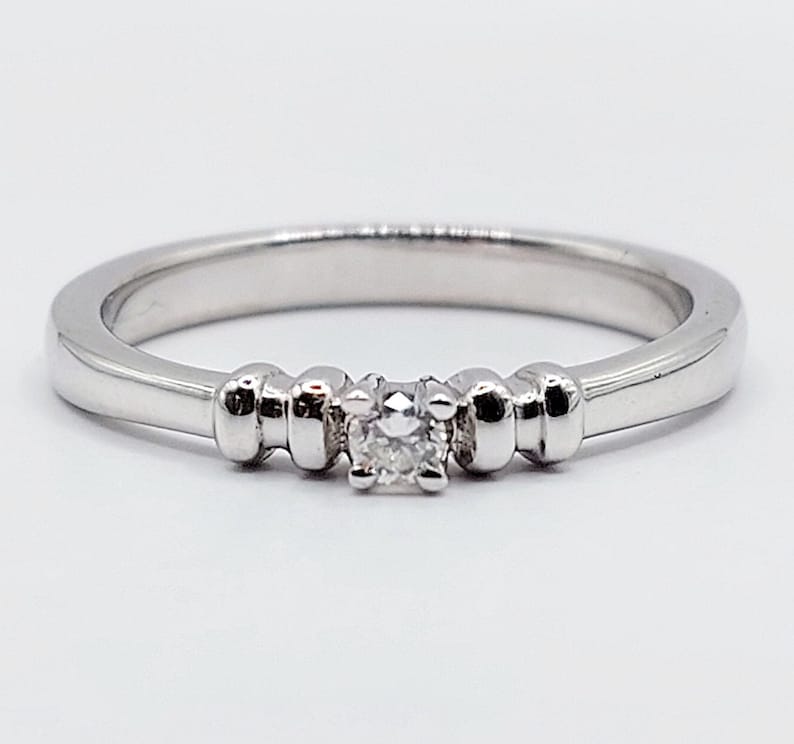 French art deco solitaire ring 18k white gold set with a brilliant cut diamond backed by gadroons decorations circa 1950 Engagement image 1