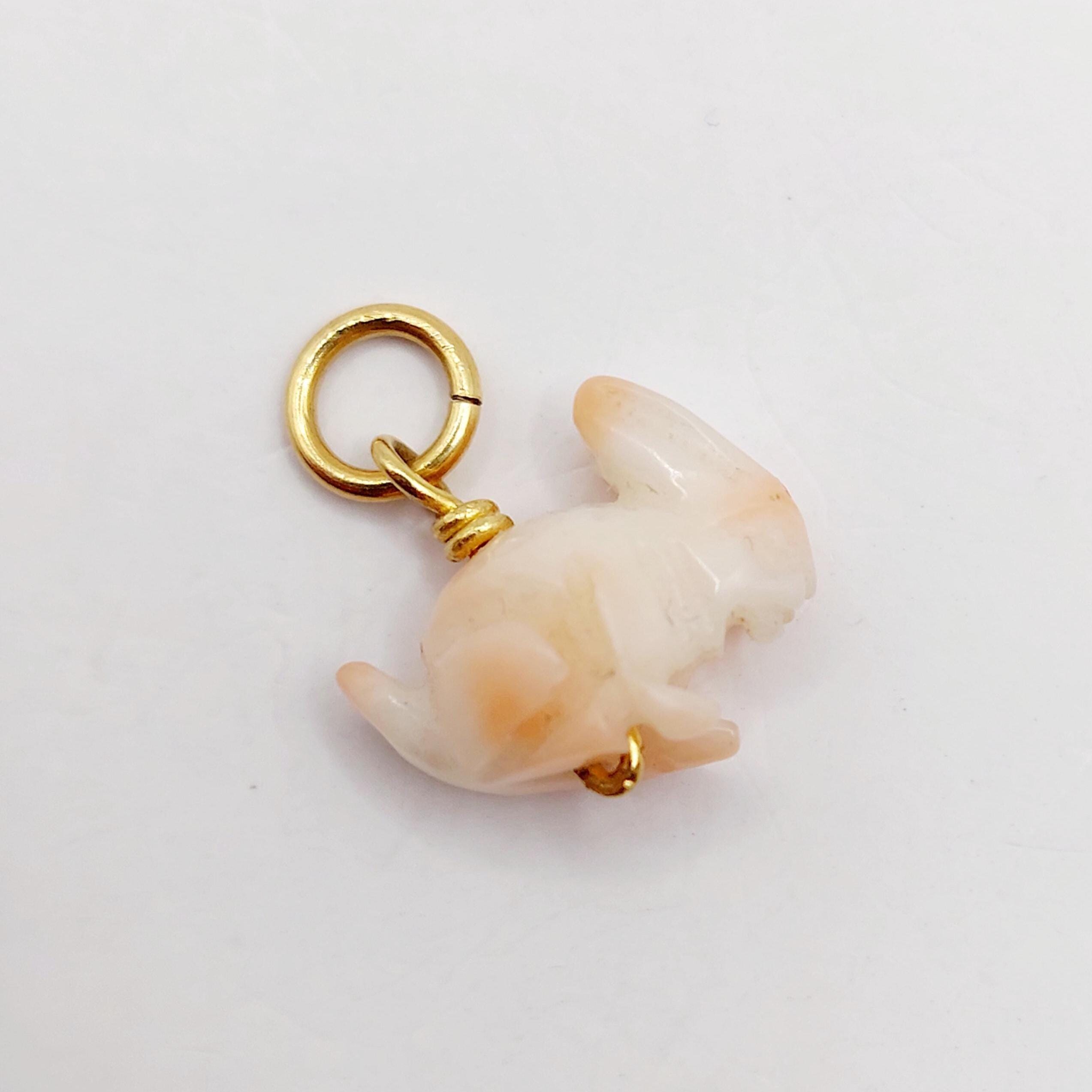 Pendentif Antique Or 18k Lapin Gravé En Corail - Années 1920 - Occasion Vintage