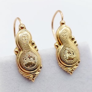 Brincos pendentes vitorianos de ouro rosa 18k adornados com decorações finamente cinzeladas (circa 1880) poissonsarde