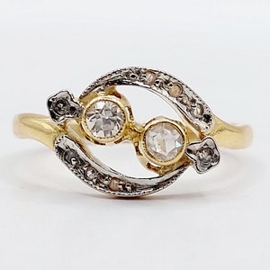 French Antique ring 18k gold and platinum set with old mine cut diamonds and rose cut diamonds (circa 1900) toi et moi