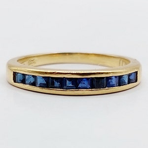 Art deco Half eternity ring 18k gold set with synthetic calibrated blue sapphires (circa 1970) band