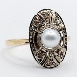 French Art deco marquise ring 18k gold set with a pearl flanked by rose cut diamonds (circa 1940)