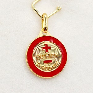 Colgante medalla de amor en oro de 18 quilates "+ que ayer - que mañana" maison AUGIS - La Charmante Carmin - Charm de amor