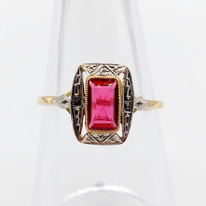 French art deco ring 18k gold red paste in a finely crafted mounting (circa 1920)