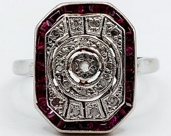 French art deco ring 18k white gold set with rose cut diamonds and synthetic calibrated rubies in an octagonal setting (circa 1930)