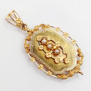 French XXL victorian secret locket, photo holder pendant 18k rose gold finely chiseled flower decorations set with pearls (circa 1880)