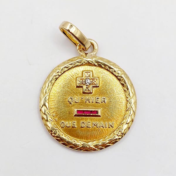 RARE French 18mm Augis love medal 18k gold laurel wreath set with rubies and diamond "+ qu'hier - que demain" (circa 1960) charm pendant