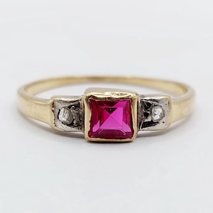 French art deco ring 18k gold set with a synthetic ruby supported by rose cut diamonds (circa 1920)