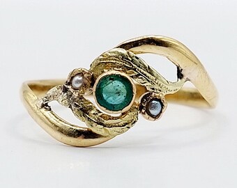 French antique ring 18k gold set with an emerald and pearls in a scroll setting flowery (circa 1900)