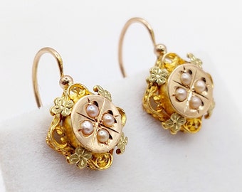 French antique sleepers 18k gold set with pearls in a finely chiseled setting with flower decorations (circa 1900) lever back earrings