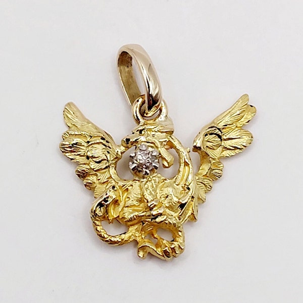 Pendentif antique or 18k représentant une chimère ou griffon tenant un diamant dans sa gueule (circa 1900)