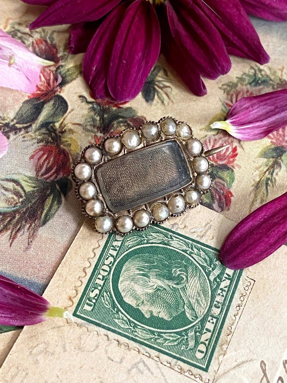 VICTORIAN Mourning Brooch, pearls and gold, Antiqu