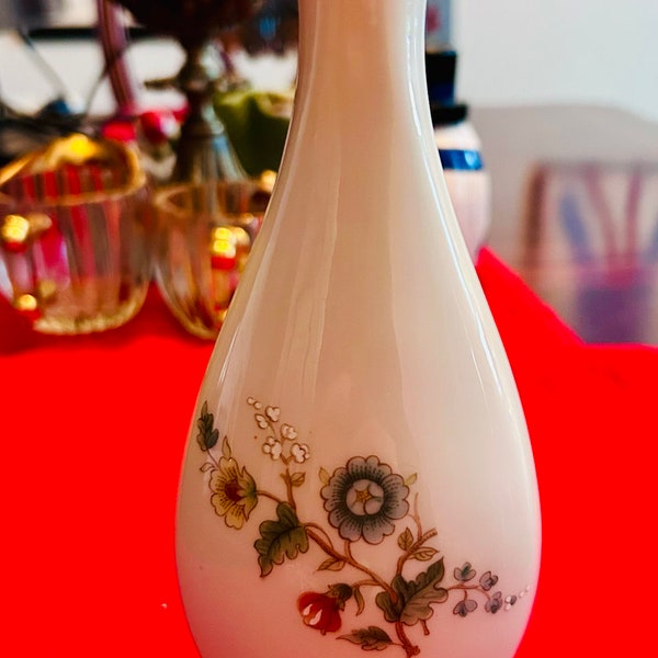 Lenox Barrington flower vase - gold trim - 7"H