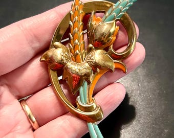 Vintage Art Nouveau or Art Deco style brooch