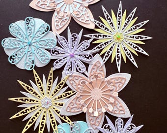 Flores recortadas: enfeites de cartolina rendada em tons pastel