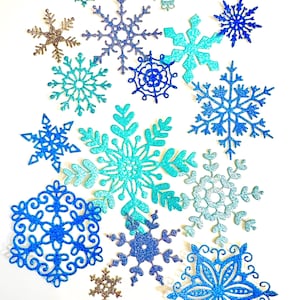 Copos de nieve troquelados / Troqueles navideños / Kit de tarjetas navideñas / Kit de tarjetas con copos de nieve / Decoración con copos de nieve / Copos de nieve con brillantina