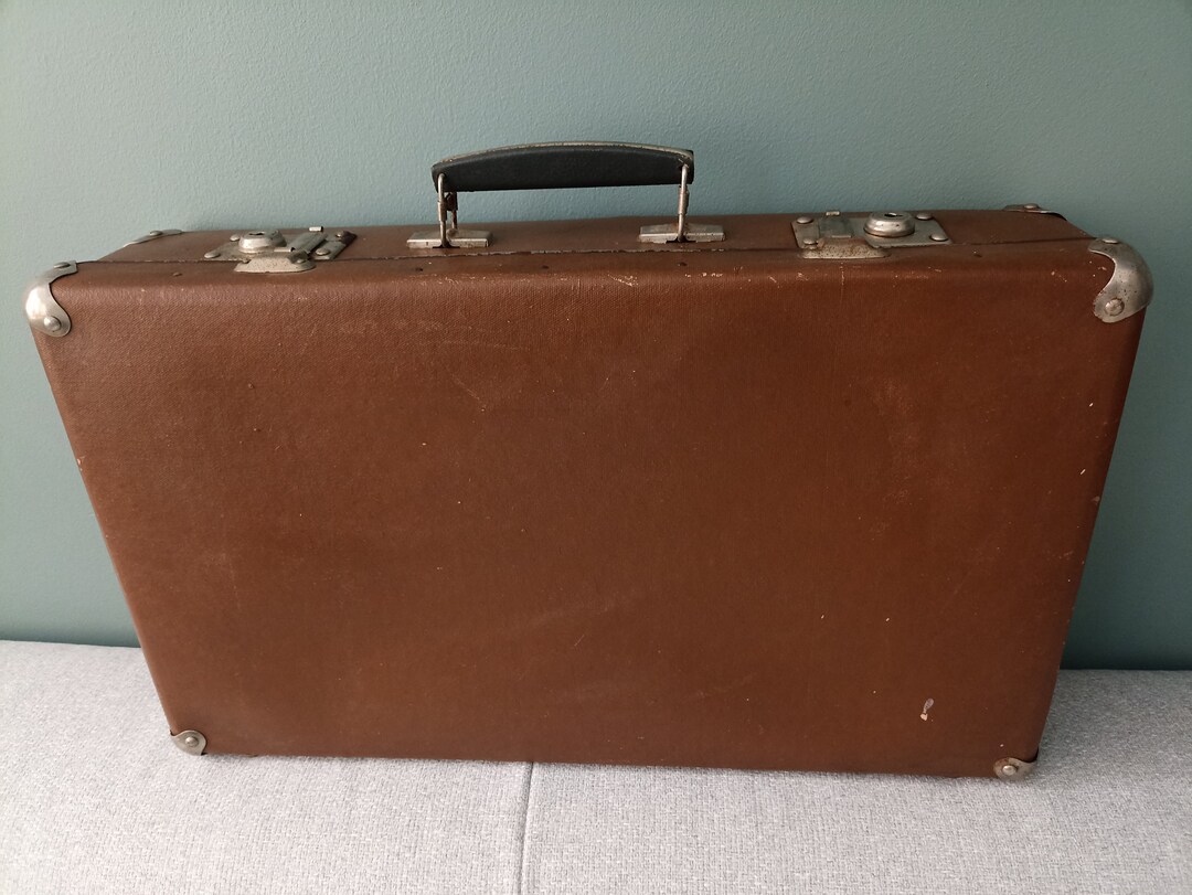 Une Valise De Cuir Brun Vintage Un Sac De Voyage Antique Un Vieux Coffre 411800329