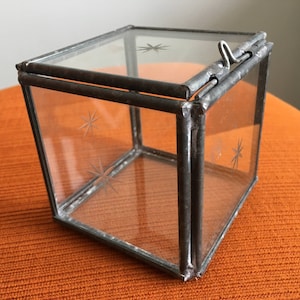 Piccolo portagioie in vetro vintage personalizzato con incisione fatta a mano